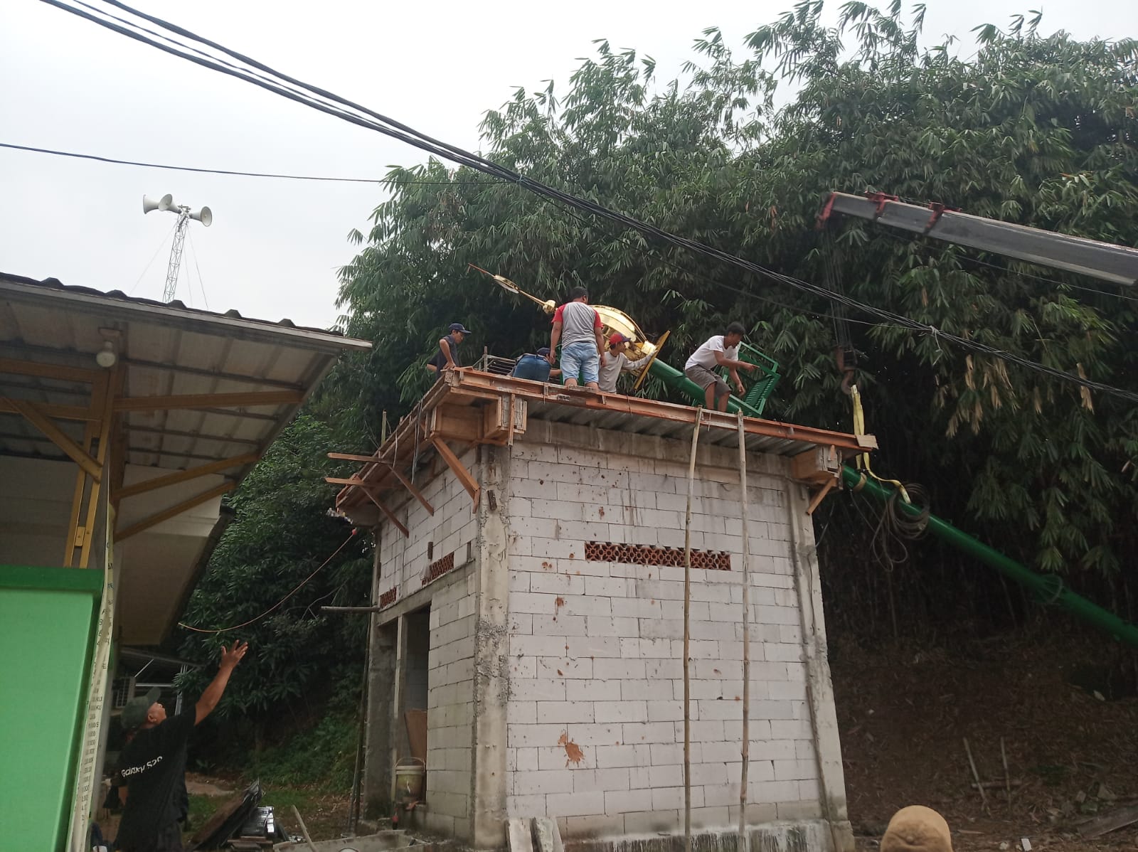 Kerja Bakti Pembangunan Menara Musholla